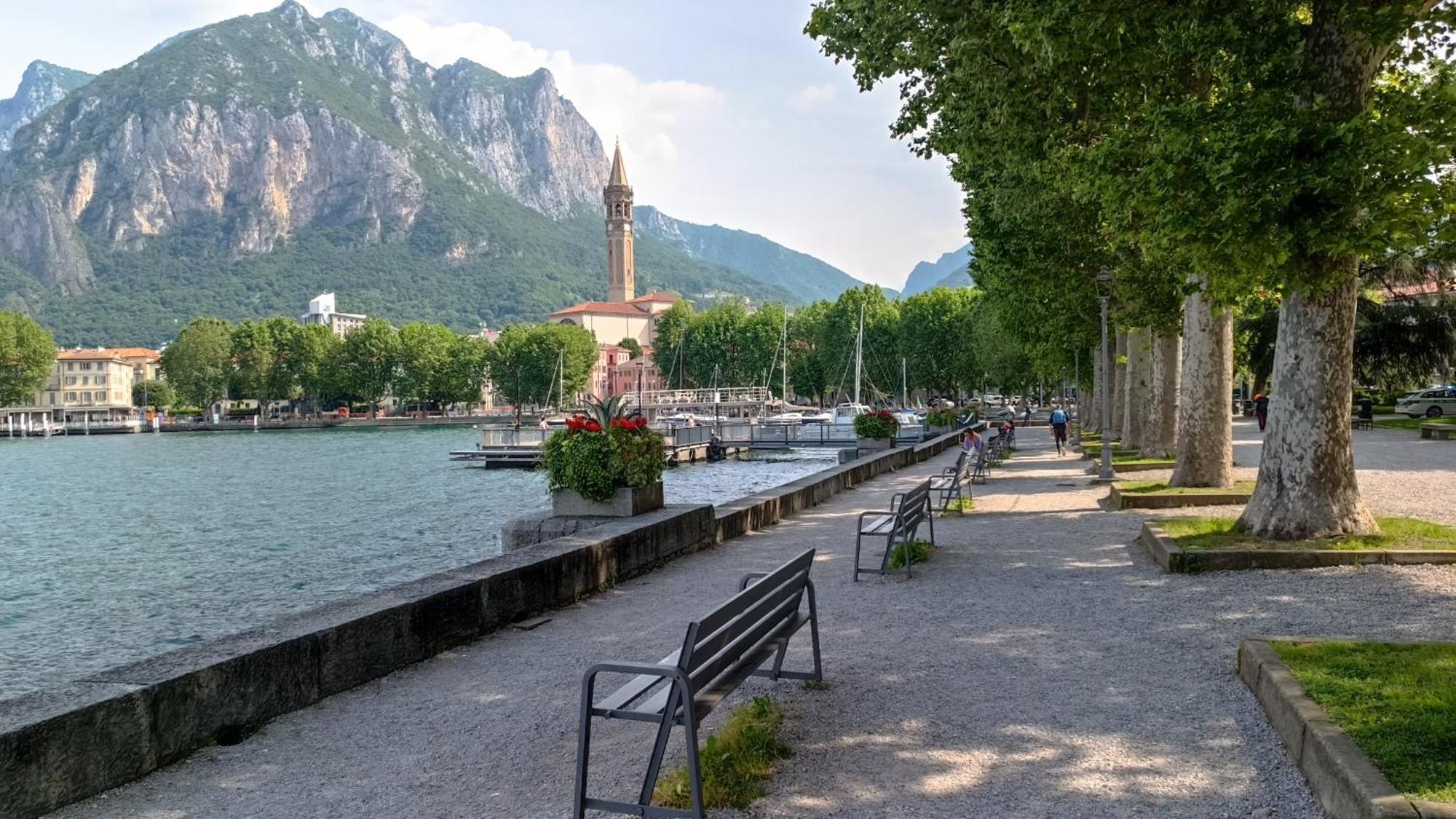 A Pochi Passi Dal Lago Vista Vicolo Lecco Luaran gambar