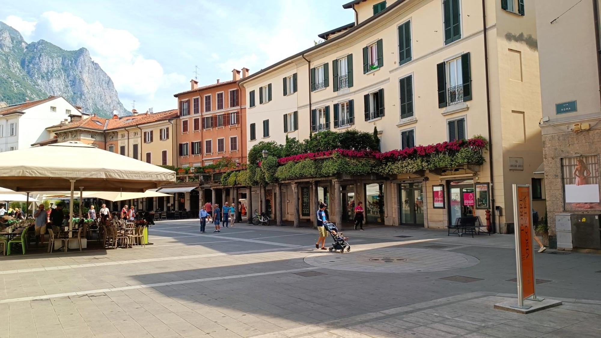 A Pochi Passi Dal Lago Vista Vicolo Lecco Luaran gambar
