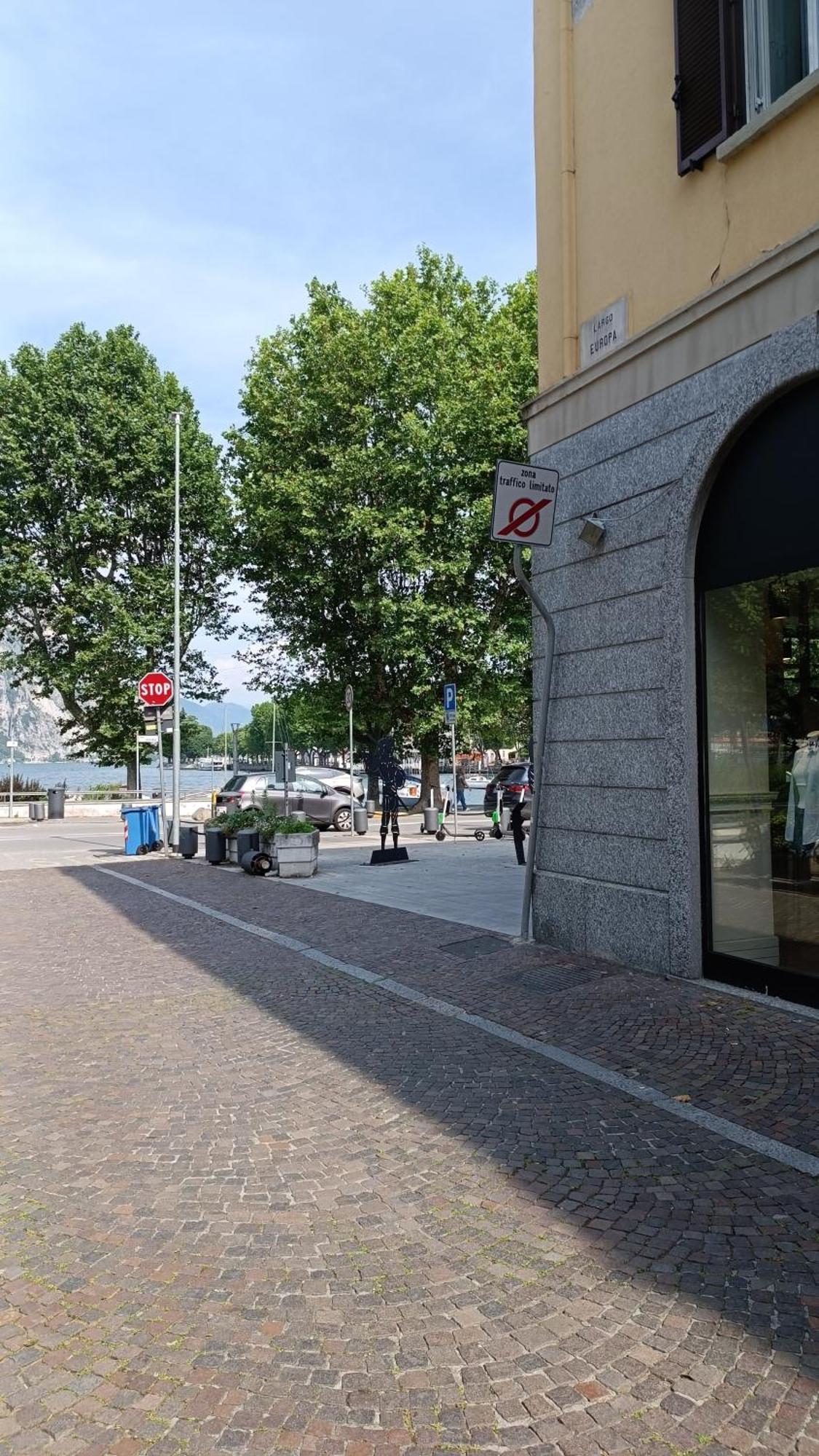 A Pochi Passi Dal Lago Vista Vicolo Lecco Luaran gambar